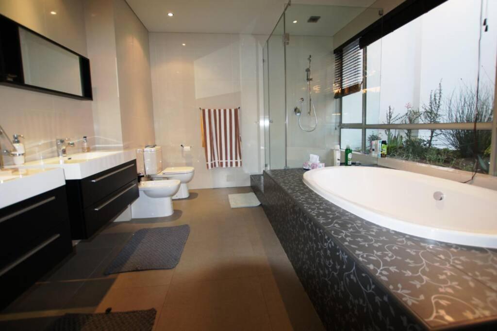 The Baules Camps Bay, Spectacular Luxury Villa